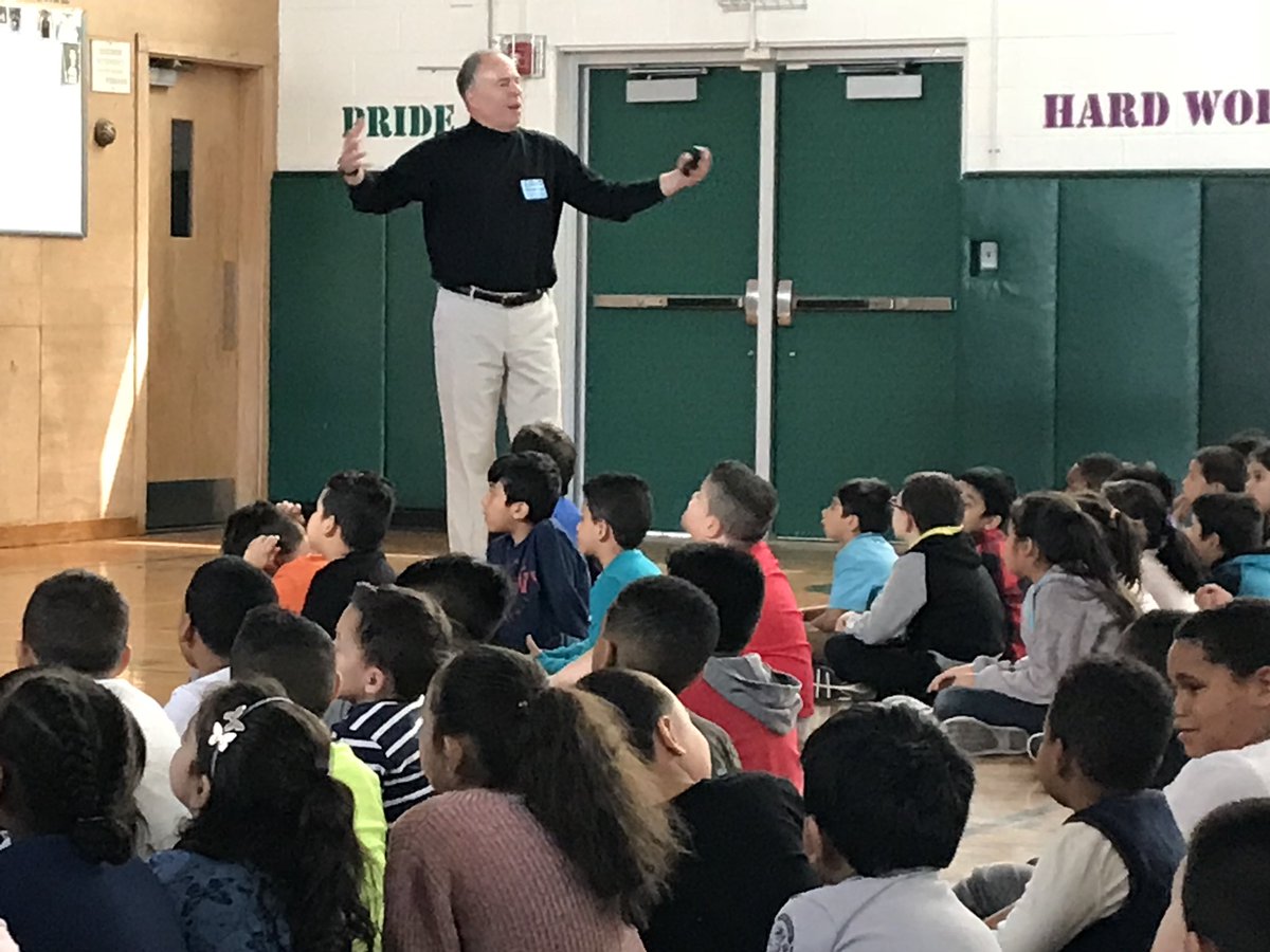 OakParkElem's tweet photo. Author/Illustrator Richard Torrey visited OP to share his passion for drawing and his books including #Allysaurus Ss loved watching him draw and learning about how his stories came to be. Thank you Richard Torrey! https://t.co/Crh7R8Z17j