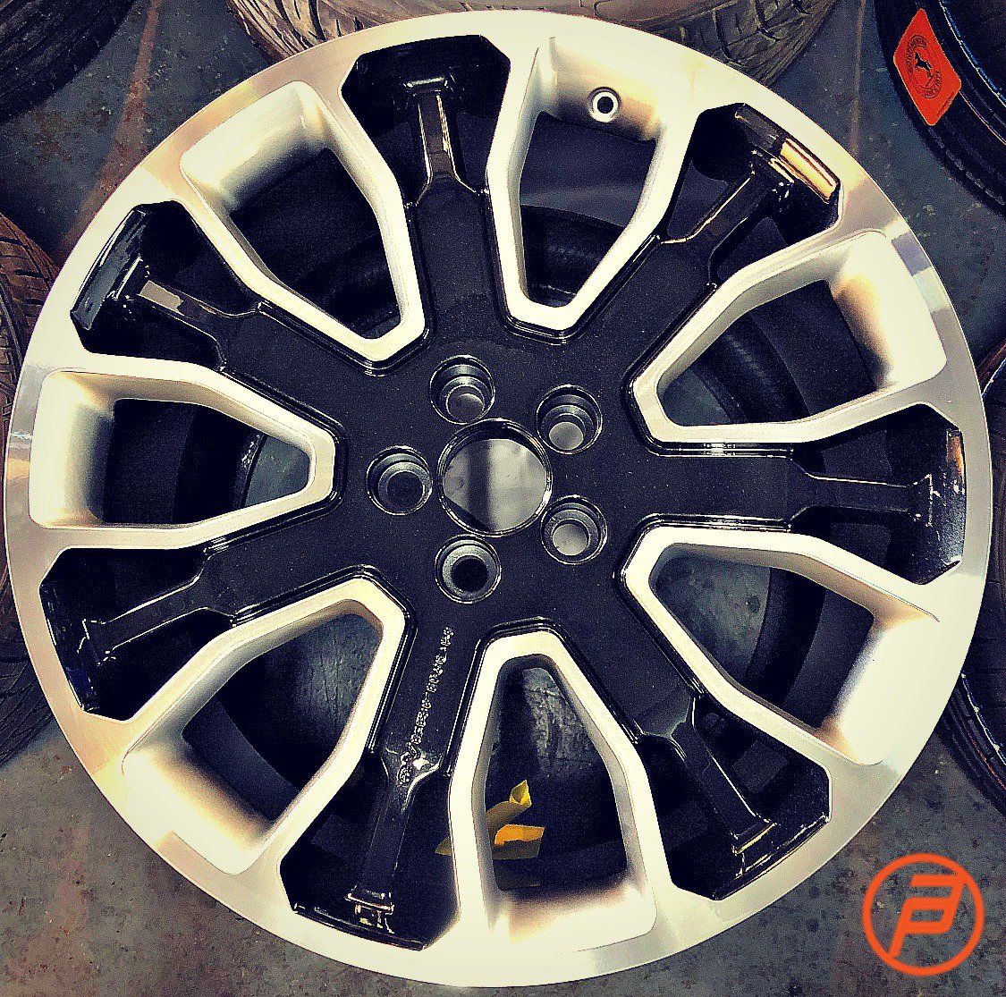 AlloyRefurb's tweet photo. Very cool looking @overfinch alloy wheel, #fridayworkflow
#rangerover #rangey #rangeroveralloys #overfinchrangerover #overfinchwheels #alloyrefurb #alloywheels #wheelrefurb #wheelrepairs #swindon #wiltshire #southwestwheels https://t.co/vtAlJEPLdf