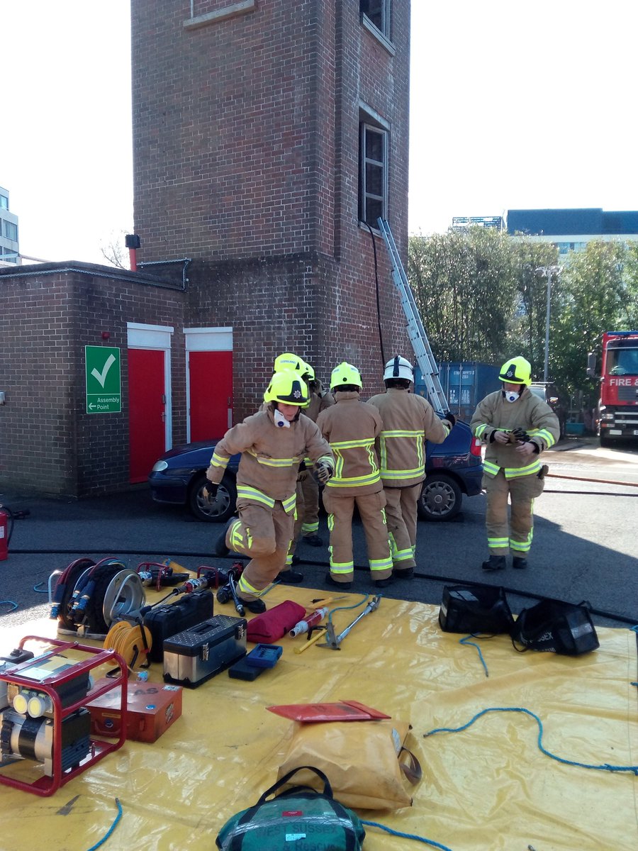 JimMackay77's tweet photo. WTR1-18 Recruits started the day with an RTC / Fire scenario before splitting into groups to deal with several scenarios that they may be faced with on station @WSFRS_TDA @WestSussexFire @MattS6113 @RBKatie #opsready #ringonfinger #notjustfires #realistictraining https://t.co/0NZRTBuJ5e