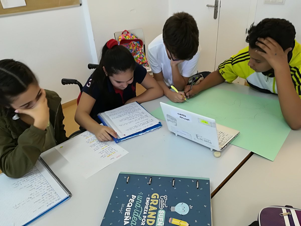 iandradega's tweet photo. #CentrosInnovadores @Lola_Alberdi #ProgramaMAIC: Los proyectos intentan partir de una situación o desafío que sea motivador para el alumno pero éstos se diseñan siempre a raíz de los criterios de evaluación y demás elementos del currículo.https://t.co/j43MGvmejg
@2Profesenapuros https://t.co/jhxlKaA1BP