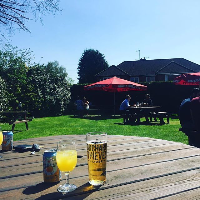 pete_james100's tweet photo. Who even works Fridays ☀️🍻 🎾 https://t.co/3qIPkz5pt9 https://t.co/tDELdnGvtG