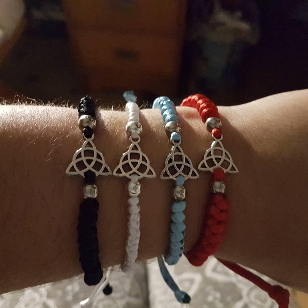 CharmedPerSempe's tweet photo. Hi everyone!! Who is going to #charmedconvention in Birmingham??
If u want any I will be taking some bracelets, keyrings & purses with me. (Won't be having a vendors post as I can't afford it, but I will be available in the pub on Friday and in breaks outside the event) https://t.co/PjJ700obAC