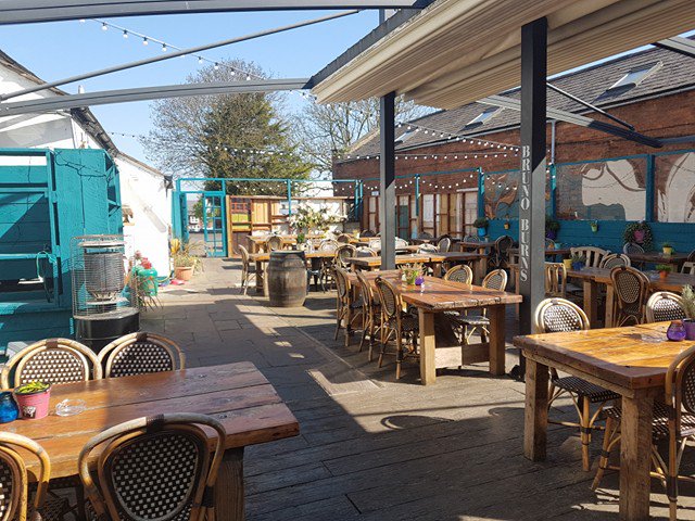 Old_Auctioneer's tweet photo. Join us this lovely Friday afternoon in the sun! Kicking off at 5pm, our 2-4-1 Prosecco offer is available all the way through the night! Start your weekend off right with Team Bear! https://t.co/XNK73Y5qIu