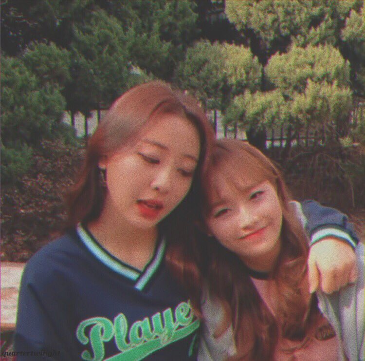 quartertwilight's tweet photo. #HASOOYOUNG #하수영 #LOONA
#츄 #CHUU #이브 #이달의소녀
#YVES #김지우 #KIMJIWOO https://t.co/NLVE9WgO4C