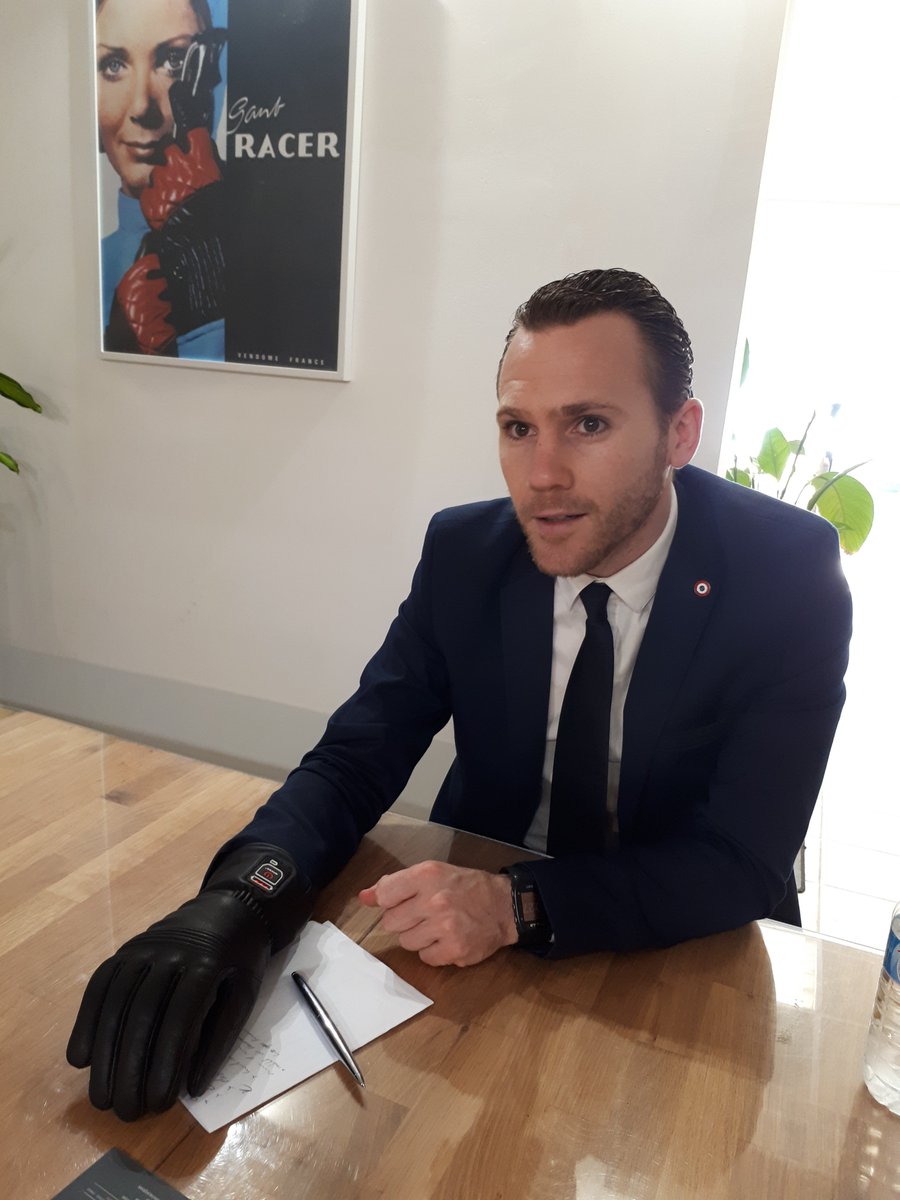 jmzulesi's tweet photo. Dans le cadre des Rendez-vous de l'#entreprise #1, j'ai visité la #PME Racer. 🧤📱 Cette #pépite de notre territoire, qui exporte des gants et protections haut de gamme à travers le monde 🌍, montre que l'#innovation permet à la France d'être gagnante dans la #mondialisation. https://t.co/2DxQFu8lGb