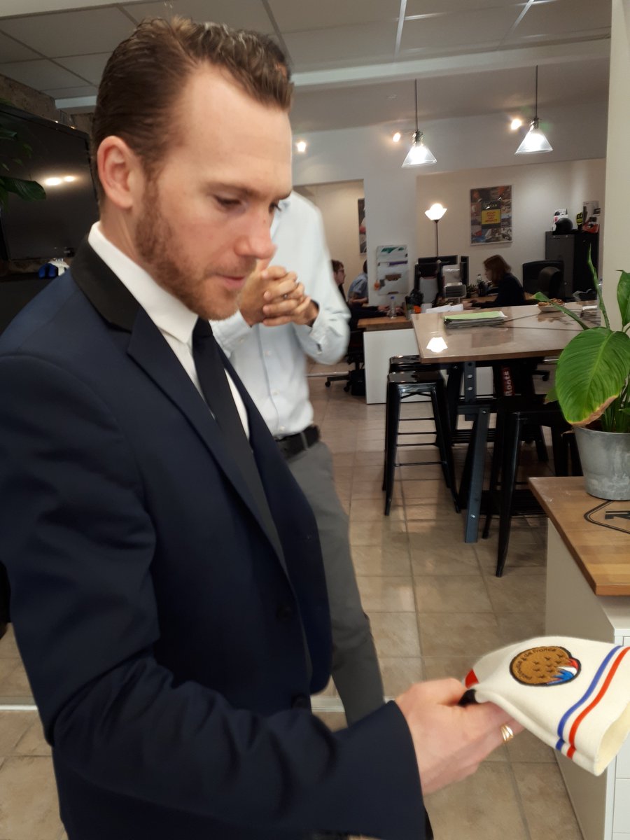 jmzulesi's tweet photo. Dans le cadre des Rendez-vous de l'#entreprise #1, j'ai visité la #PME Racer. 🧤📱 Cette #pépite de notre territoire, qui exporte des gants et protections haut de gamme à travers le monde 🌍, montre que l'#innovation permet à la France d'être gagnante dans la #mondialisation. https://t.co/2DxQFu8lGb