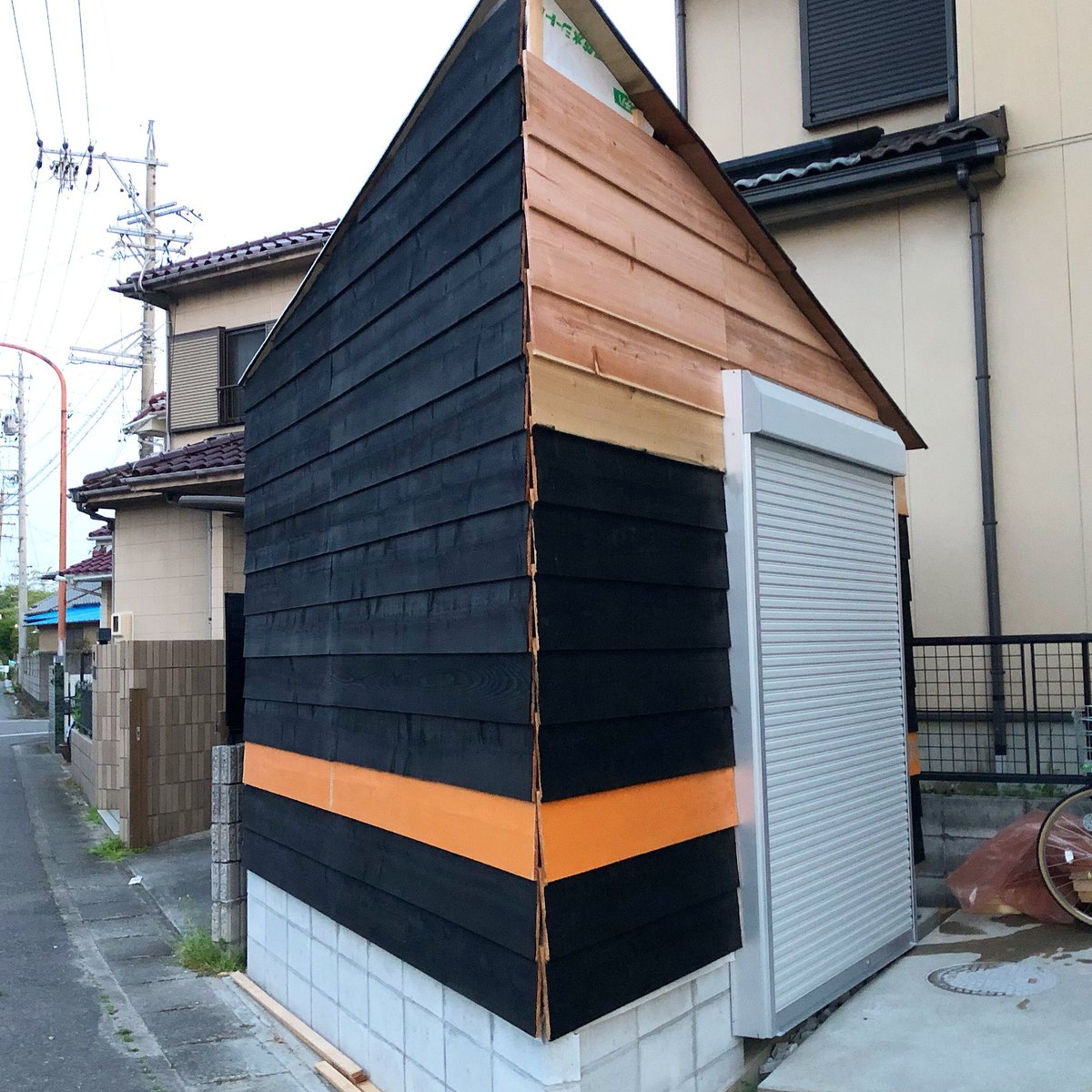 Western ハーレーが来てから乗る時間も欲しいから ガレージ作りのスピードが落ちてます 色を塗りながらやってますが何となく阪神tぽく見える 電気配線と内装も残ってるから 完成はまだまだ先です バイクガレージ ガレージ作り ガレージライフ Western ハーレーが来てから乗る時間も欲しいから ガレージ作りのスピードが落ちてます 色を塗りながらやってますが何となく阪神tぽく見える 電気配線と内装も残ってるから 完成はまだまだ先です バイクガレージ ガレージ作り ガレージライフ