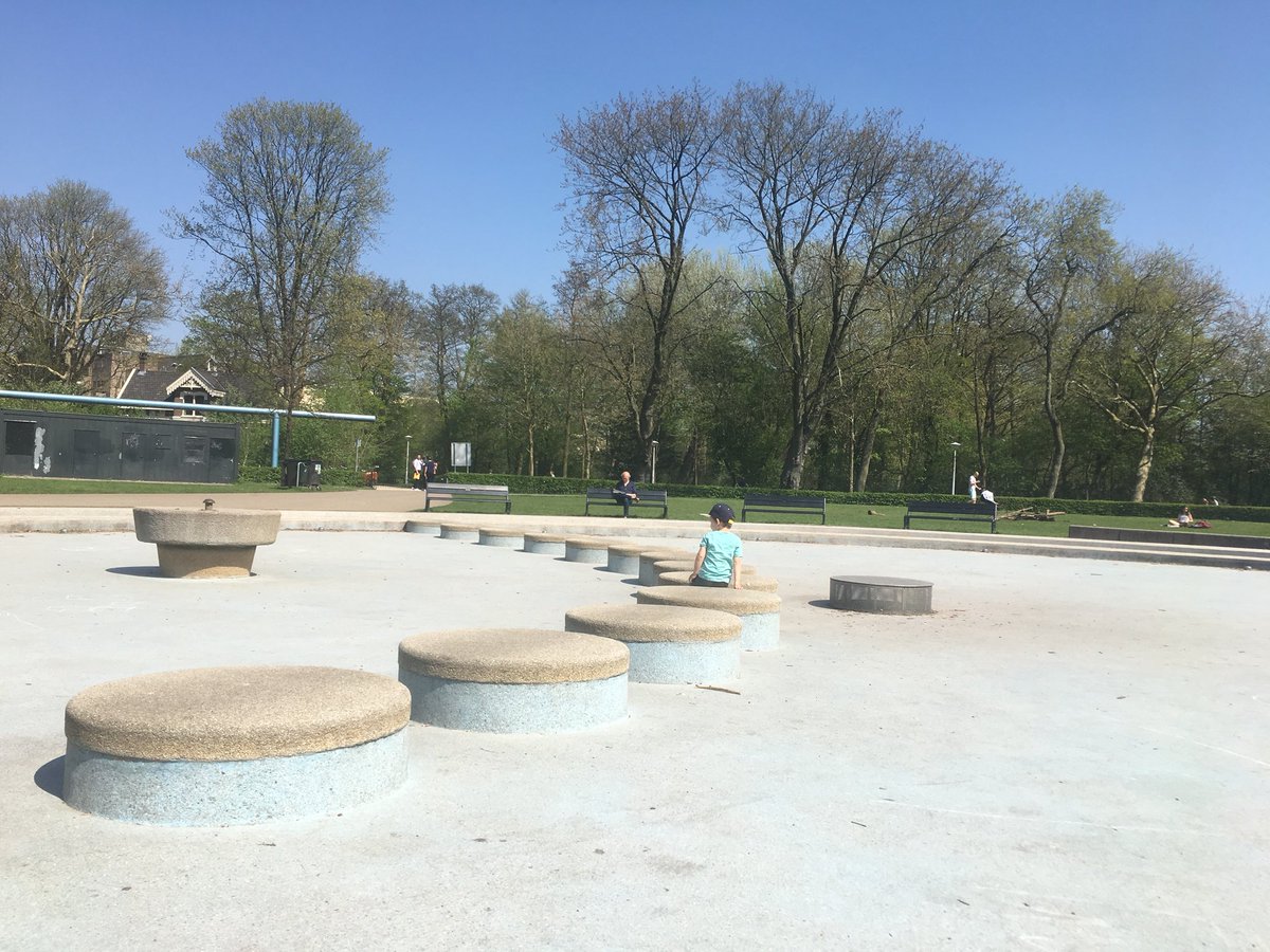 “Maar jij zei dat er water in zou zitten....” 

Jup dat zei ik😅😅 
#deceptie 
#cursusomgaanmetteleurstellingen 
#vondelpark