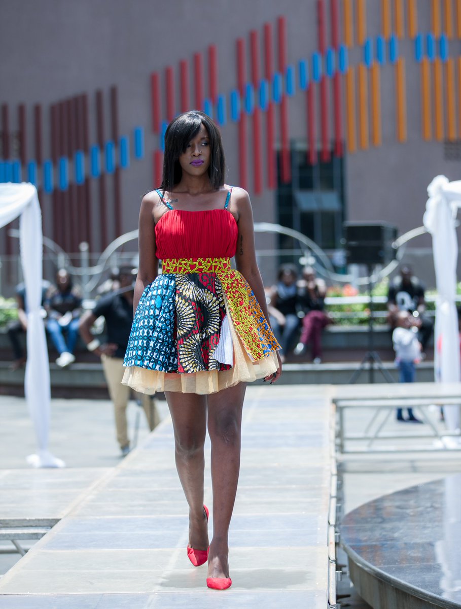 RunwayKenya's tweet photo. We love @Mambo_Pambo, a fashion brand full of femininity and eccentricity #DarlingRunwayKenya Happy #FashionFriday @kawiramirero 

Hair: Amerie short weave by @darlingkenya 
Makeup by: @blackUpCosmetic https://t.co/sjJ4K4omdd