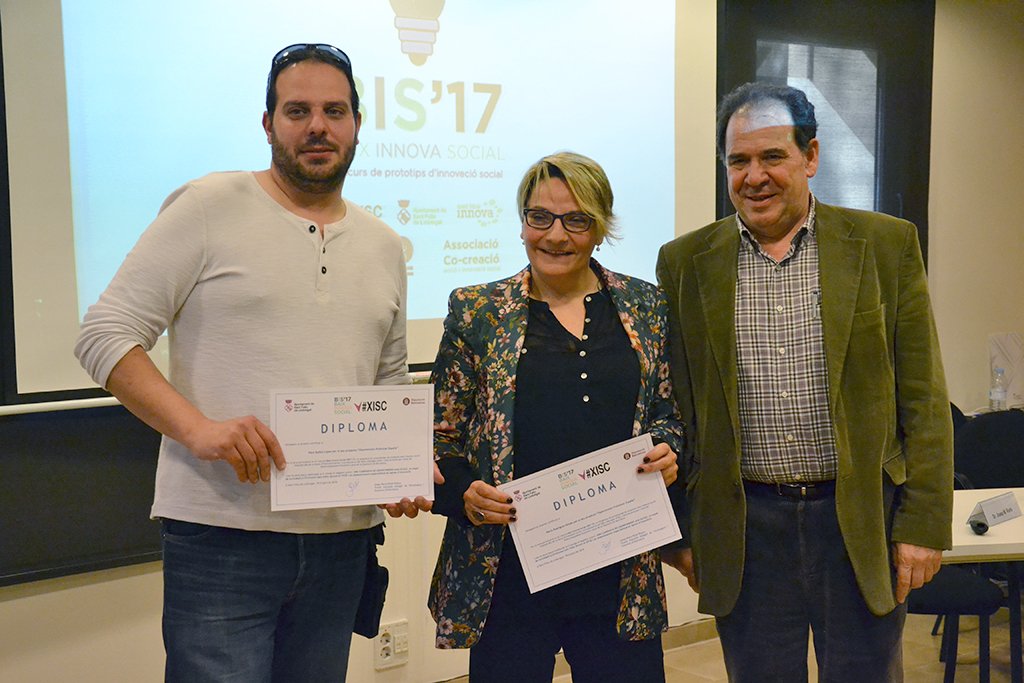 santfeliuinnova's tweet photo. María Rodríguez Reyes, de @HPE_ORG, premi BIS’17: una campanya de micromecenatge per impulsar PH Challenge EuroCycling, co-creada  amb @FishEcompany, un altre projecte #BIS17. https://t.co/Sg8zVHaDRi #SantFeliu @ajsantfeliu #CoInnovaSantFeliu https://t.co/GusD9onWEB