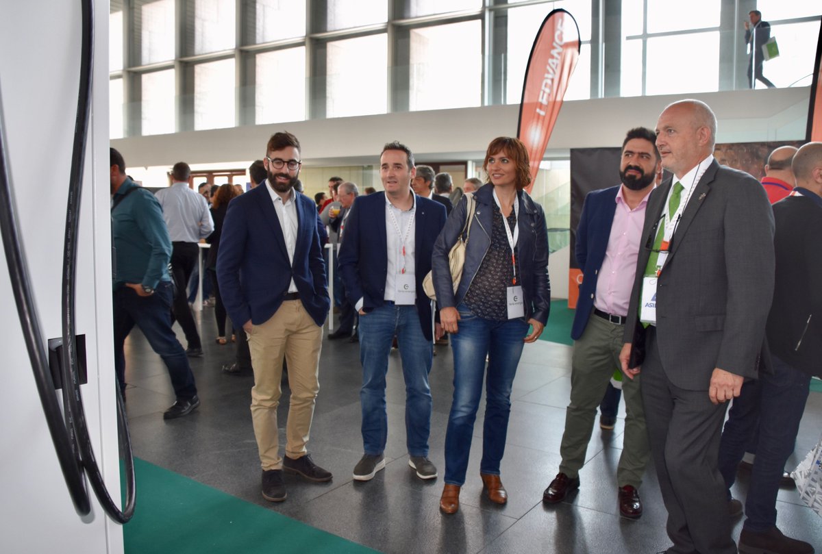 IMEPalma's tweet photo. La zona d'expositors del @CongresoAsinem acull una trentena d'estands d'empreses que ofereixen serveis i solucions #sostenibles, #eficients i #respectuoses amb el medi ambient🌎 #eljuegomáslimpio https://t.co/2wFgz9te2d