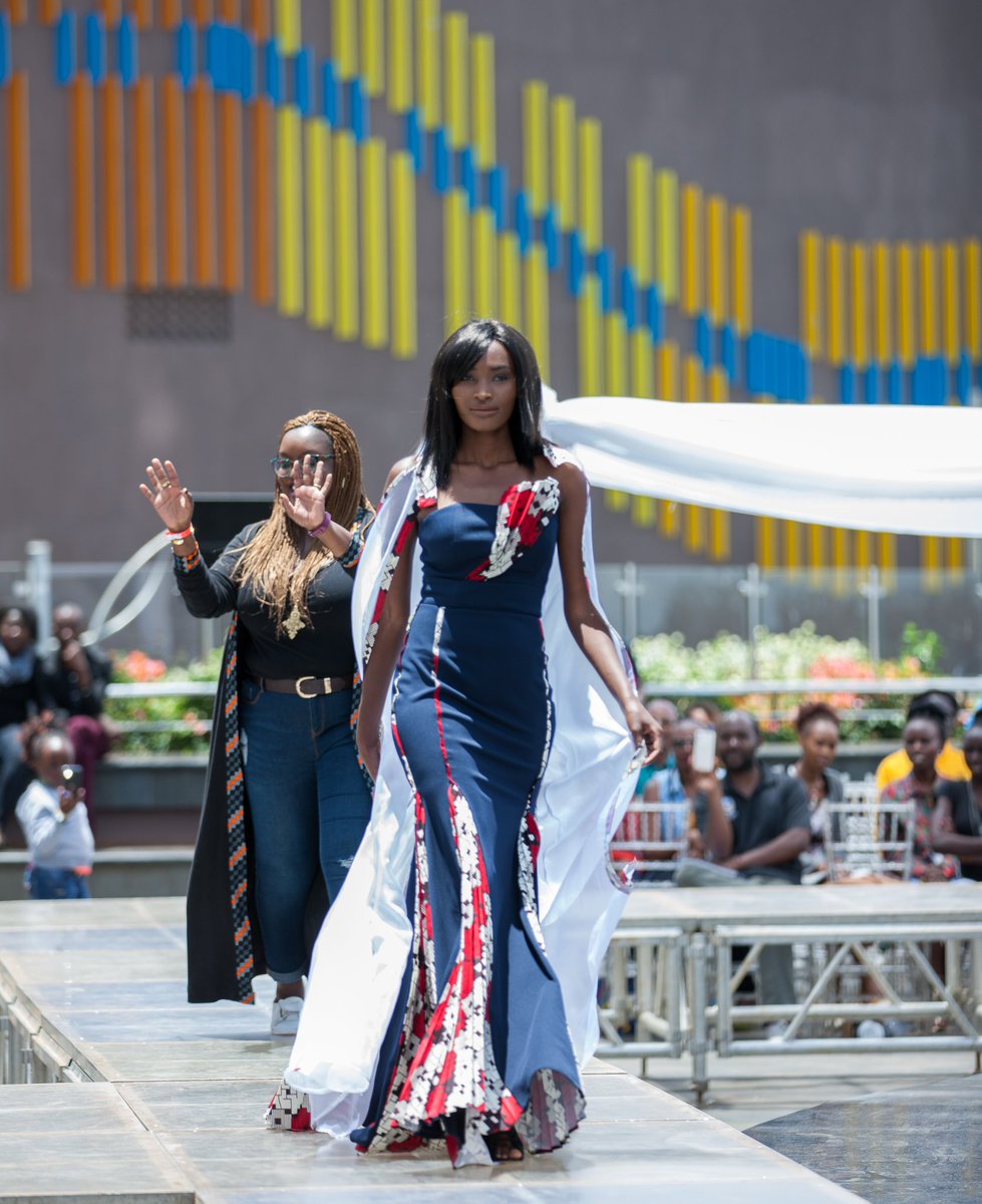 RunwayKenya's tweet photo. We love @Mambo_Pambo, a fashion brand full of femininity and eccentricity #DarlingRunwayKenya Happy #FashionFriday @kawiramirero 

Hair: Amerie short weave by @darlingkenya 
Makeup by: @blackUpCosmetic https://t.co/sjJ4K4omdd