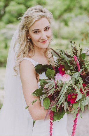 #theattic #realbride #annageorgina #irishwedding #weddingdress #weddingflowers #inlove