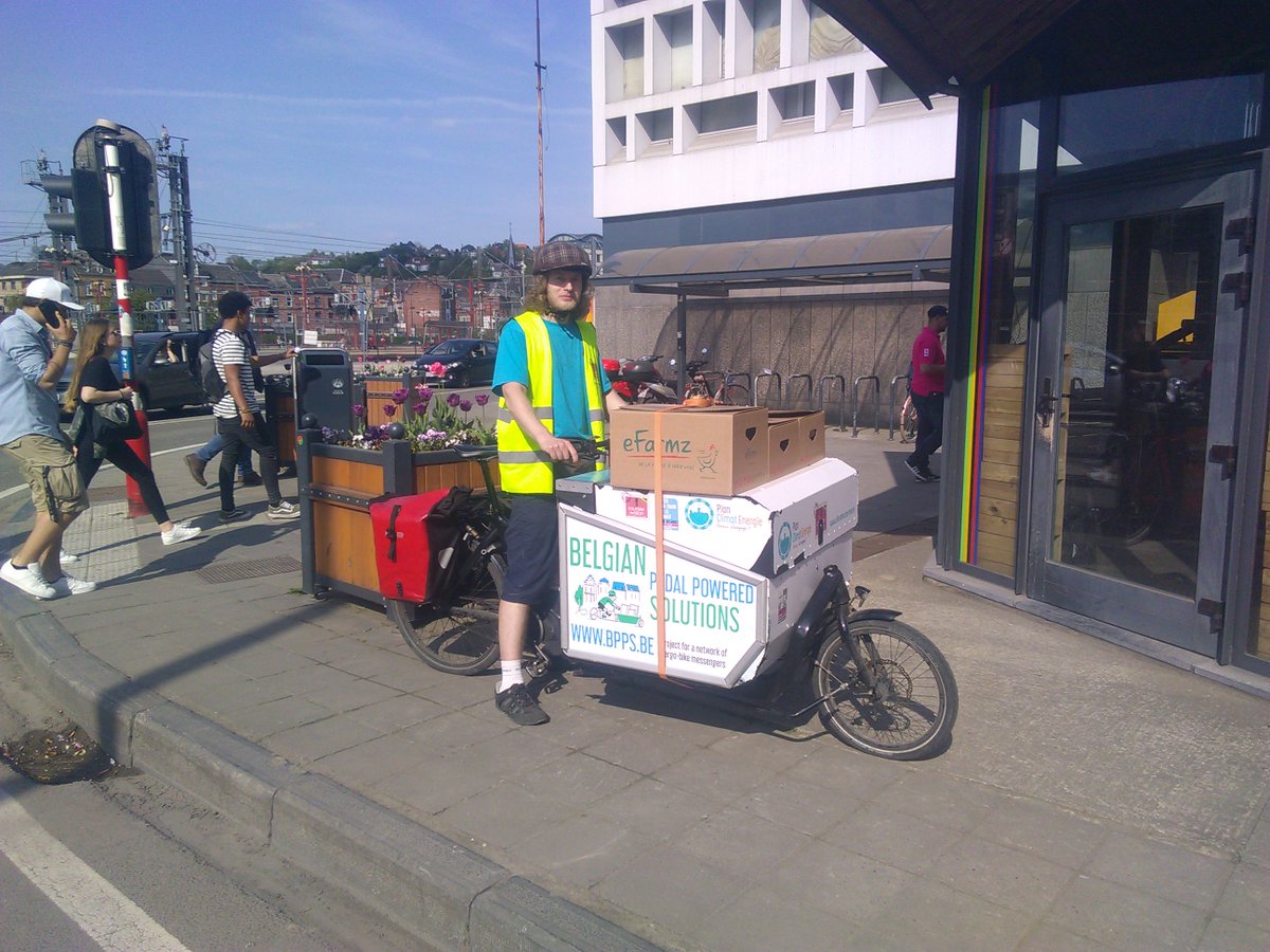 David of <a href="/CoursierWallon/">CoursierWallon</a> delivering big volume for <a href="/EFARMZ/">efarmz</a>, showing around the Belgian Pedal Powered Solutions project (bpps.be) under the famous Belgian sun!