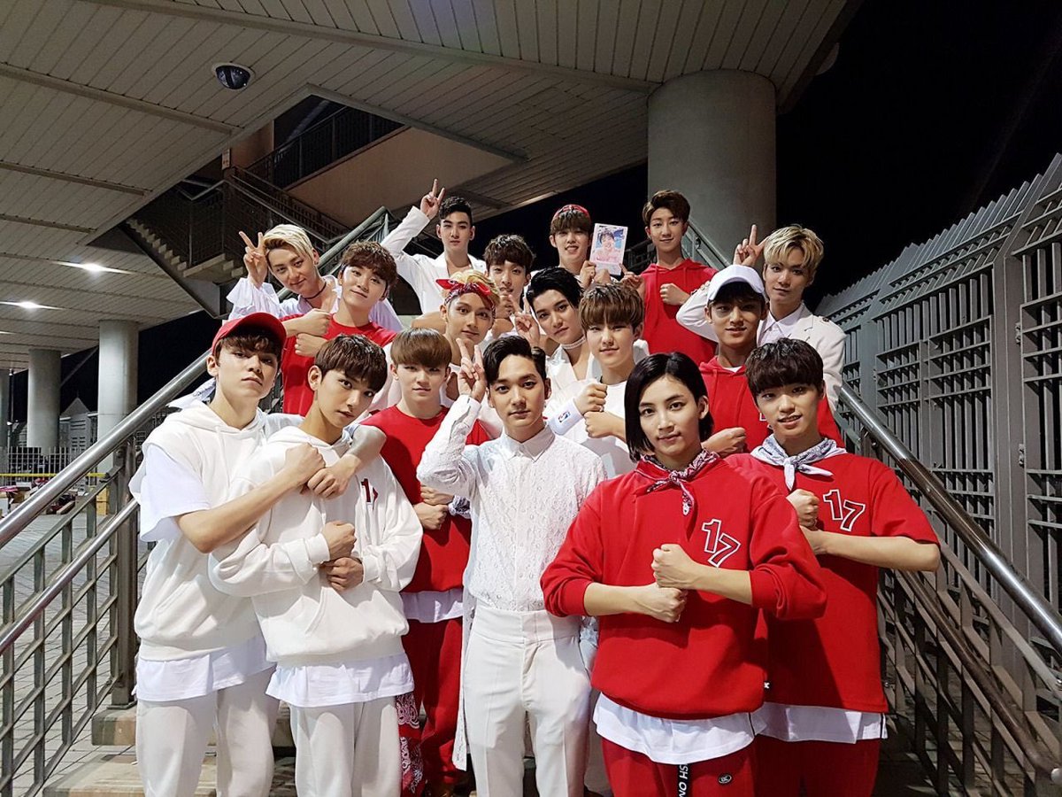 chwebabyho's tweet image. ตอนแรกเห็นรูปนี้คือหวีดเพลดิสบอย มาสังเกตุดูดีๆ นี่มัน #josol นิว่า เจ้าซลกอดคอพิจอชชชชช เว้ยยย