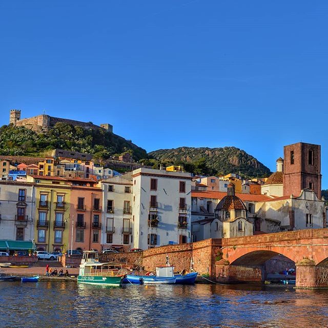 igers_sardegna's tweet photo. Lo scatto di oggi ci fa scoprire la città di #Bosa, che si fregia del titolo di città regia durante il regno Aragonese. È il principale centro abitato della #Planargia e in questo luogo si può osservare il castello di Serravalle che torreggia imponente d… https://t.co/T9lRyxhVzW https://t.co/nlF4cFgYZB