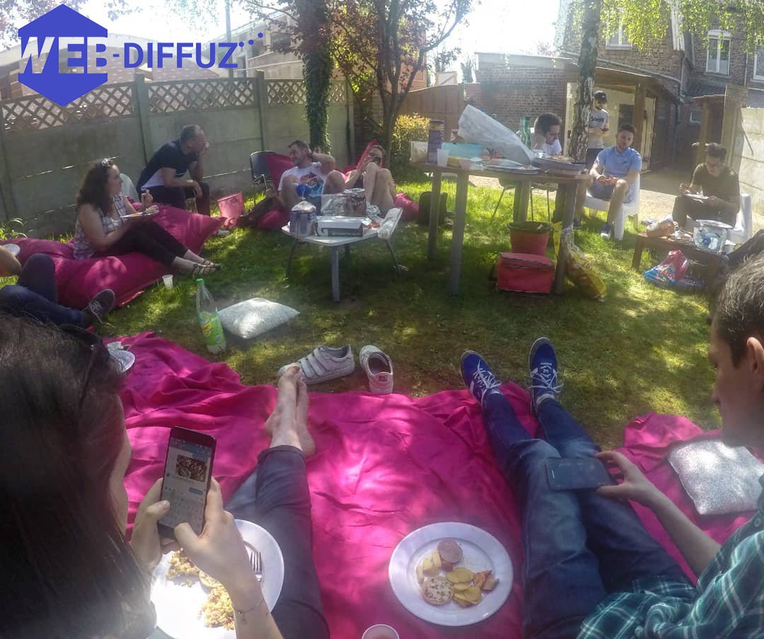 web_diffuz's tweet photo. En direct de l'Auberge espagnole à la @LLVallee !
Avec Quaesita, Teweco Agicité... :-)
#web #webdiffuz #repas #aubergeespagnole #hautsdefrance #Lens #llv https://t.co/Yg6QrHtrWf