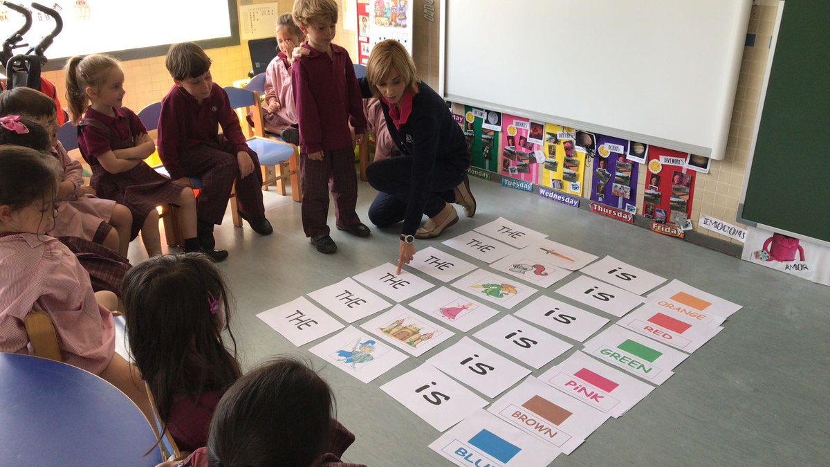 InfantilBllc's tweet photo. The castle is brown, the princess is pink, the dragon is green... #pseudoprojecte #SantJordi2018 #kidslearningenglish #P4InfantilBllc https://t.co/Dn39MuBlw9