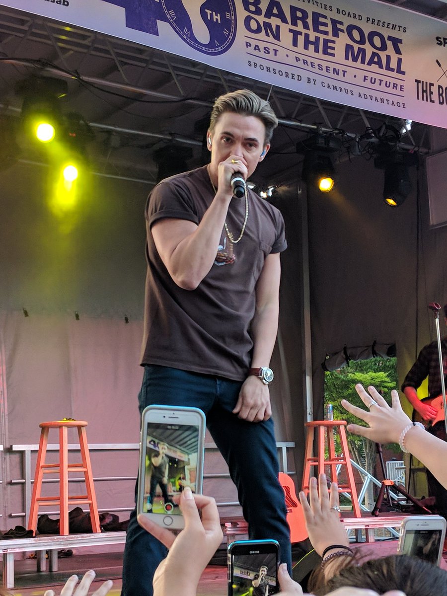 lizt814's tweet photo. Thank you @ECU_SAB for making this happen. And thank you to @JesseMcCartney for coming out. ❤️❤️ My childhood has been made. ((All photos are mine. Please credit)) https://t.co/kce3C0FVNQ