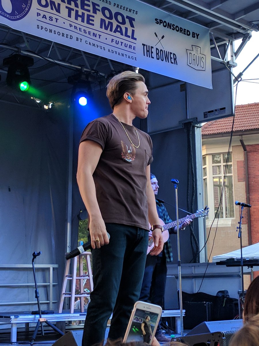lizt814's tweet photo. Thank you @ECU_SAB for making this happen. And thank you to @JesseMcCartney for coming out. ❤️❤️ My childhood has been made. ((All photos are mine. Please credit)) https://t.co/kce3C0FVNQ