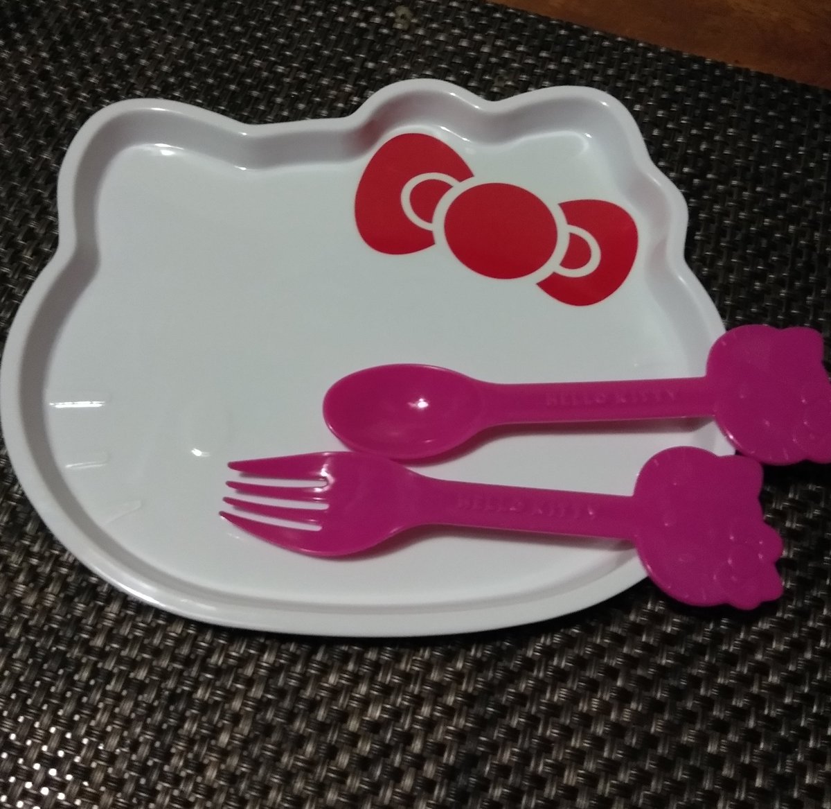 urasevilla's tweet photo. My 5-yr old son doesn't wanna eat using this plate he got from a bday party simply because his nursery teacher told him pink is exclusively used by girls. 
I'm thinking of not enrolling my son again to that school this academic year. #endgenderstereotyping https://t.co/LZCMt1WRdv