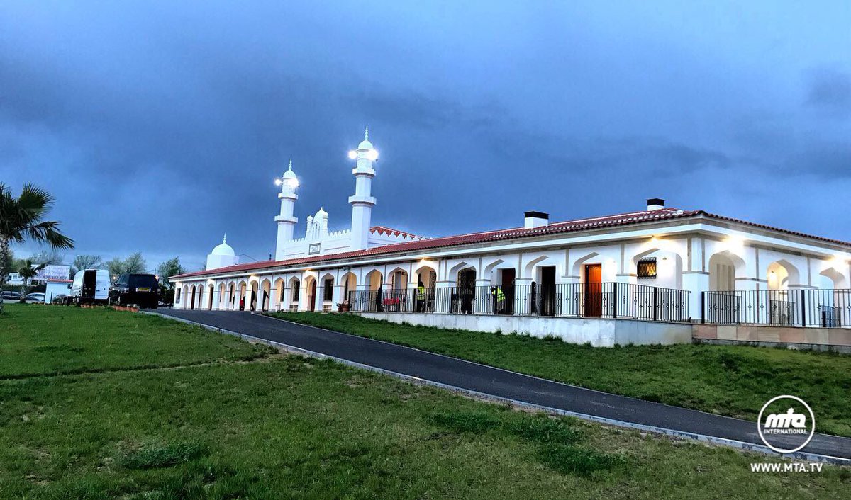 muslimtv's tweet photo. Missed the start of the LIVE #FridaySermon? Use our 3 hour playback via https://t.co/zUTcptjiH9 and catch up now!! #MTAi 
https://t.co/zUTcptjiH9 https://t.co/qhwLhKi1Jg