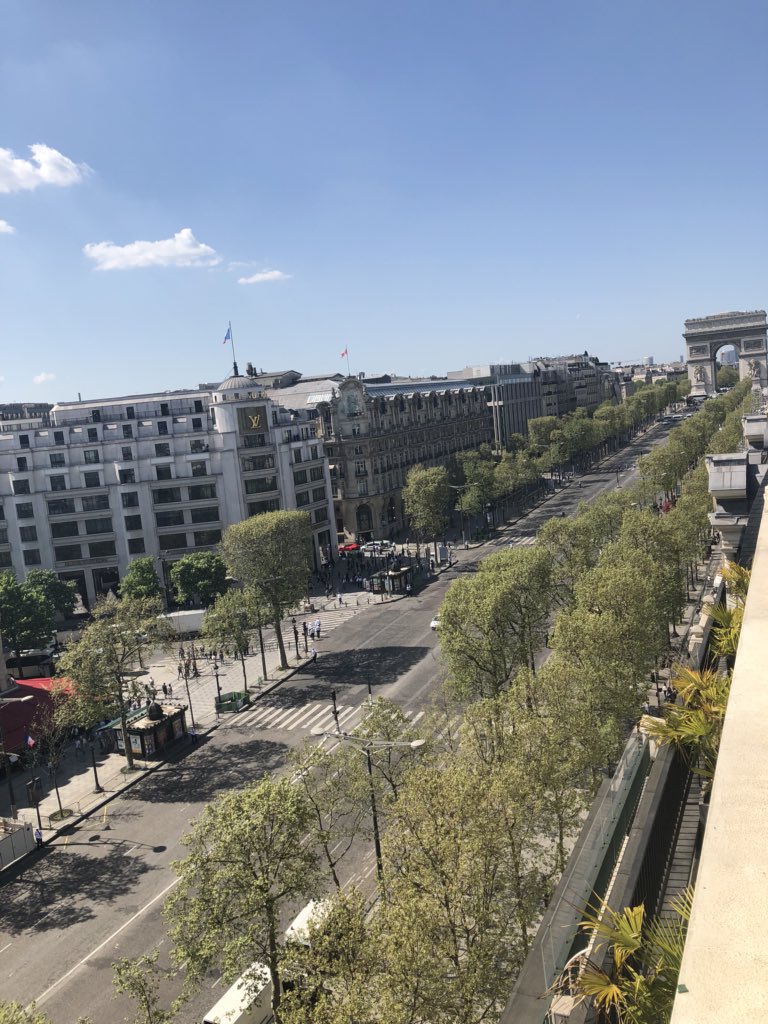 ForestRichard's tweet photo. Merci #Sharpstone pour cette belle vue dégagée des #ChampsElysees . Après les essais sur la Seine le #FlyingRIB de @SEAir_gravity prend encore plus de hauteur! https://t.co/HVj09luPAj