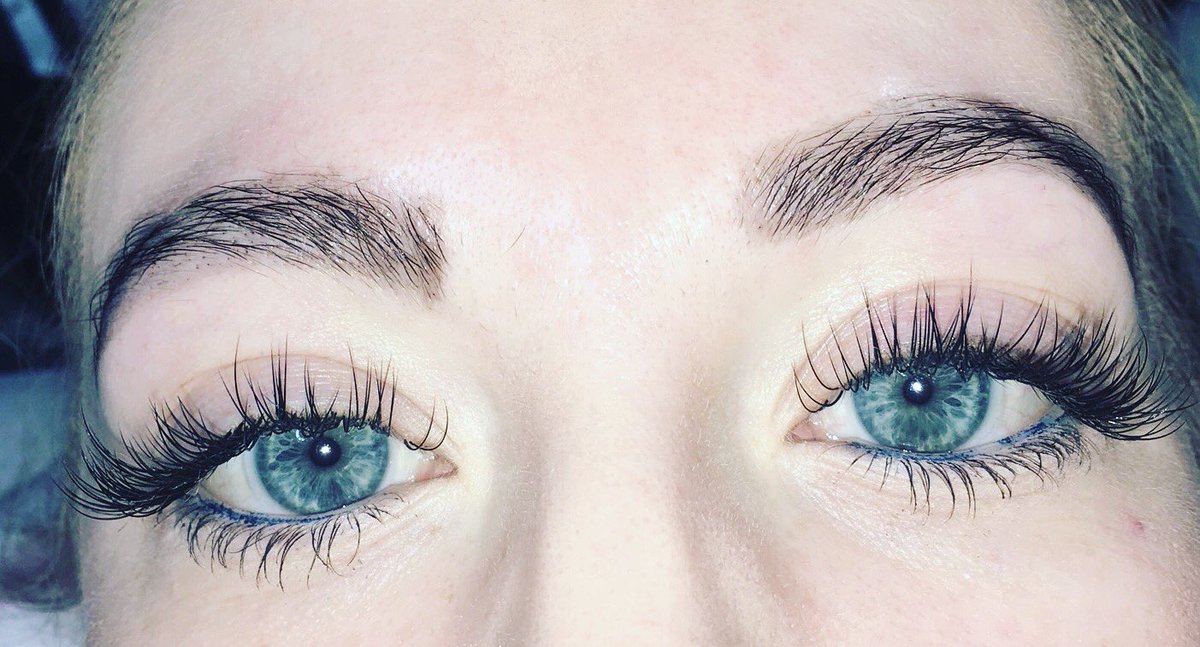 prettyinparisss's tweet photo. #Beautyblog #blogger #megavolumelashes #volumelashes #lashextensions #classiclashes #lashlife #tgif #hybridlashes #beautyblogger #bossbabe #bossgirl #rvastylist #dmvlashes #individuallashes #beautyboss #tinting #brows #browtinting #blueeyes #nomascara #eyelashartist #makeup #mua https://t.co/TdfNDlML1I
