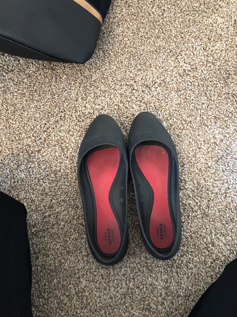 LillyKlein1's tweet photo. @JeffandJennQ102 hey Jen, croc makes dress shoes! I got these at Payless and run around in them at work all the time! https://t.co/eQbOdcpboP