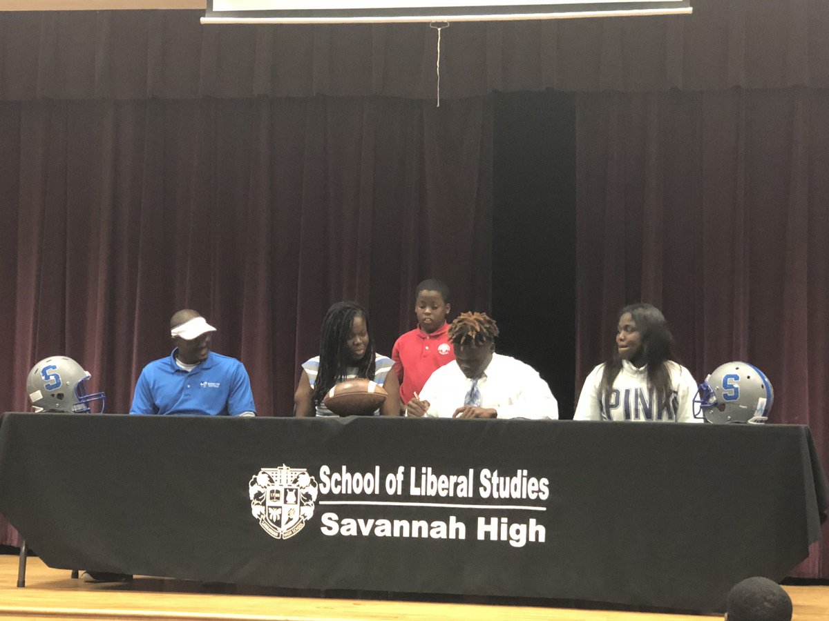 shs_bluejackets's tweet image. Congratulations to Zaire Anderson as he embarks his upcoming football journey to Nassau Community College in Brooklyn, NY. Great signing day!! #thebluejacketway