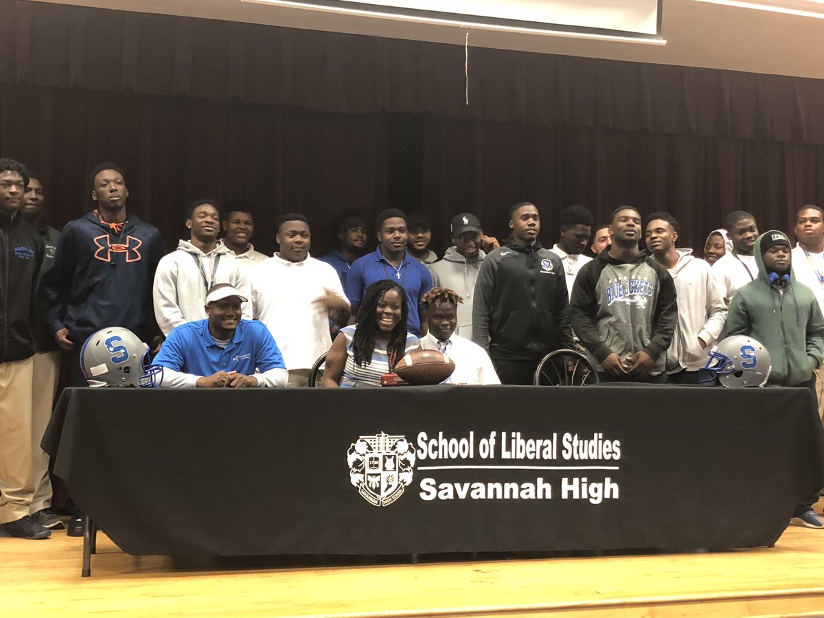 shs_bluejackets's tweet image. Congratulations to Zaire Anderson as he embarks his upcoming football journey to Nassau Community College in Brooklyn, NY. Great signing day!! #thebluejacketway