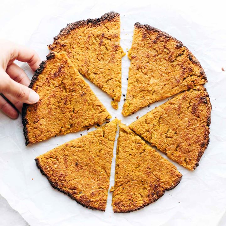 3 INGREDIENT sweet potato pizza crust.😱  Say WHAT?! 💫 🍕 
pyum.co/2GuJZzu bit.ly/2uxGB1S