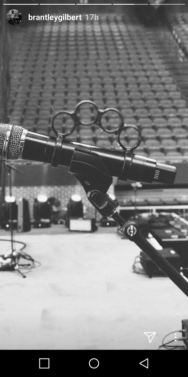 Crystalstarr177's tweet photo. Effing!!! #greatnight #BrantleyGilbert you absolutely gave lex HELL!!! my daughter's very 1st concert at 13 yrs old and I am so glad it was this tour!!! #arronlewis was a beast!!!! #Rupparena #Lexington was ROCKED last night!!!!! #theoneswholovemetour https://t.co/ktSUdtHgD1