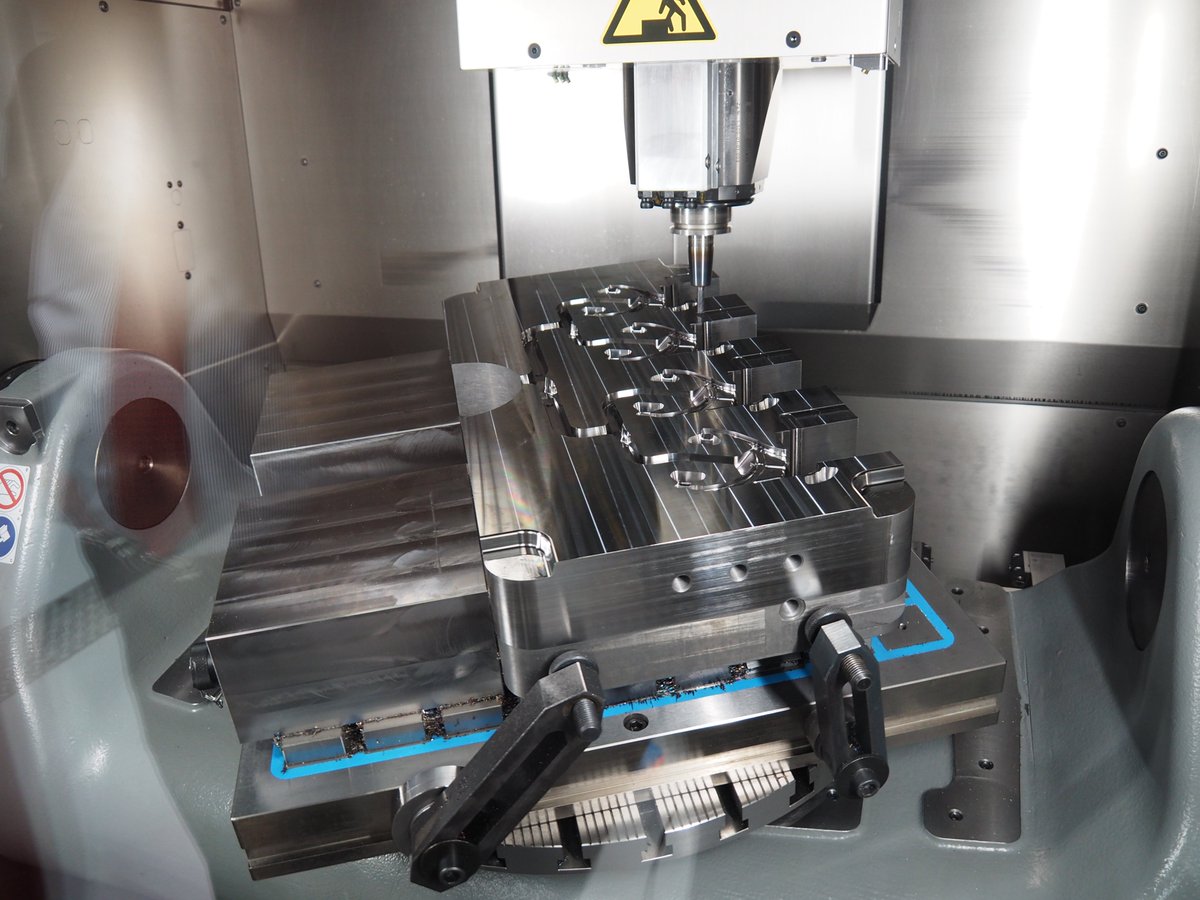 Betriebsrundgänge, Live-Vorführungen, Vorträge: Das alles für 3000 Gäste der Hermle Hausausstellung 2018. Mehr Infos unter bit.ly/2Hel8RB #maschinenbau #zerspanung #werkzeugbau #formenbau