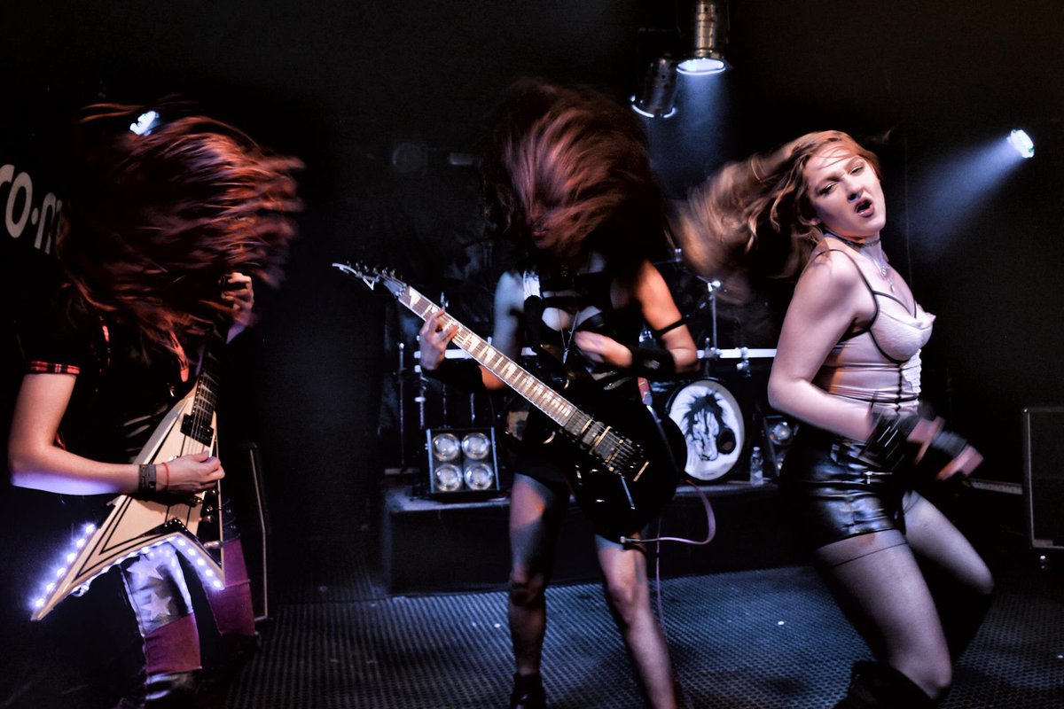 This is what happened on Sunday with this Amazing, Super, Cool Russian Thrash metal band, Pokerface 😻🎸🔥🤩 thank you so much for that amazing night! 😻💪🏽🔥 #pokerface #russian #german #thrashmetalband #thrashmetal #heavymetal #metal #metalband #metalhead #thrasher #guitarist