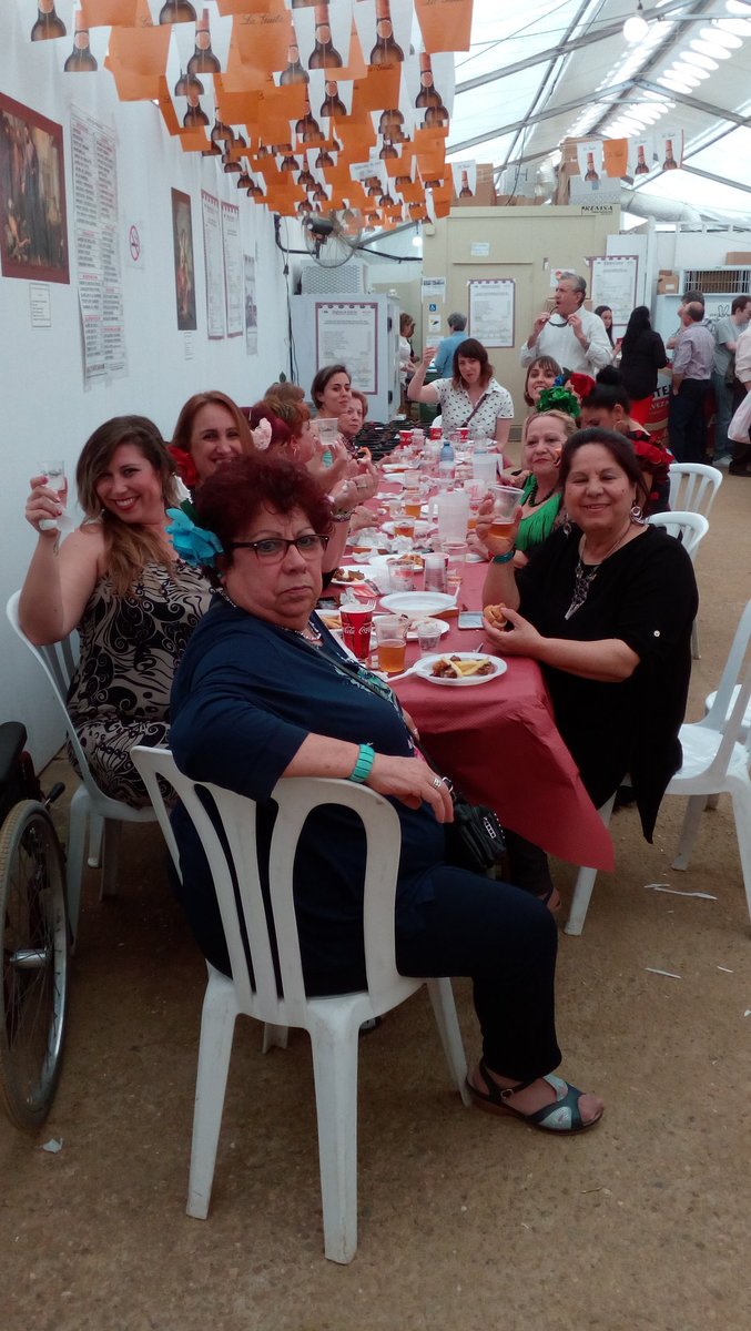 SOFAtenea's tweet photo. Que no nos falte de na, que no que no! @FundacionAtenea con @acgvencedores Muchas gracias por acogernos! @poligono_sur @JuanLDelcan https://t.co/QLJ1BB2I4Y
