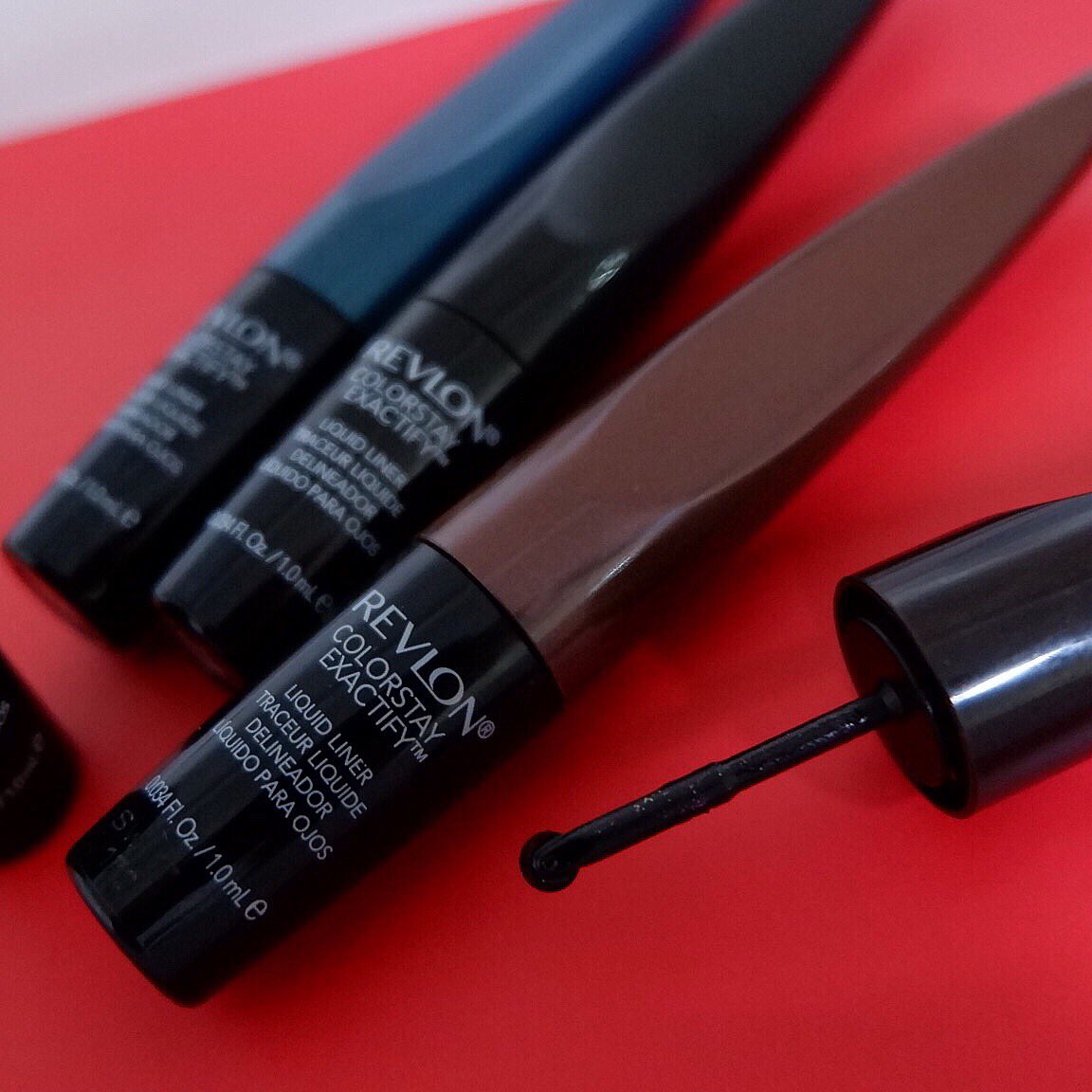 RevlonPHL's tweet image. Rolling into the weekend with a little cat eye 🐱 using the #Exactify Liquid Liner. #boldmakeup