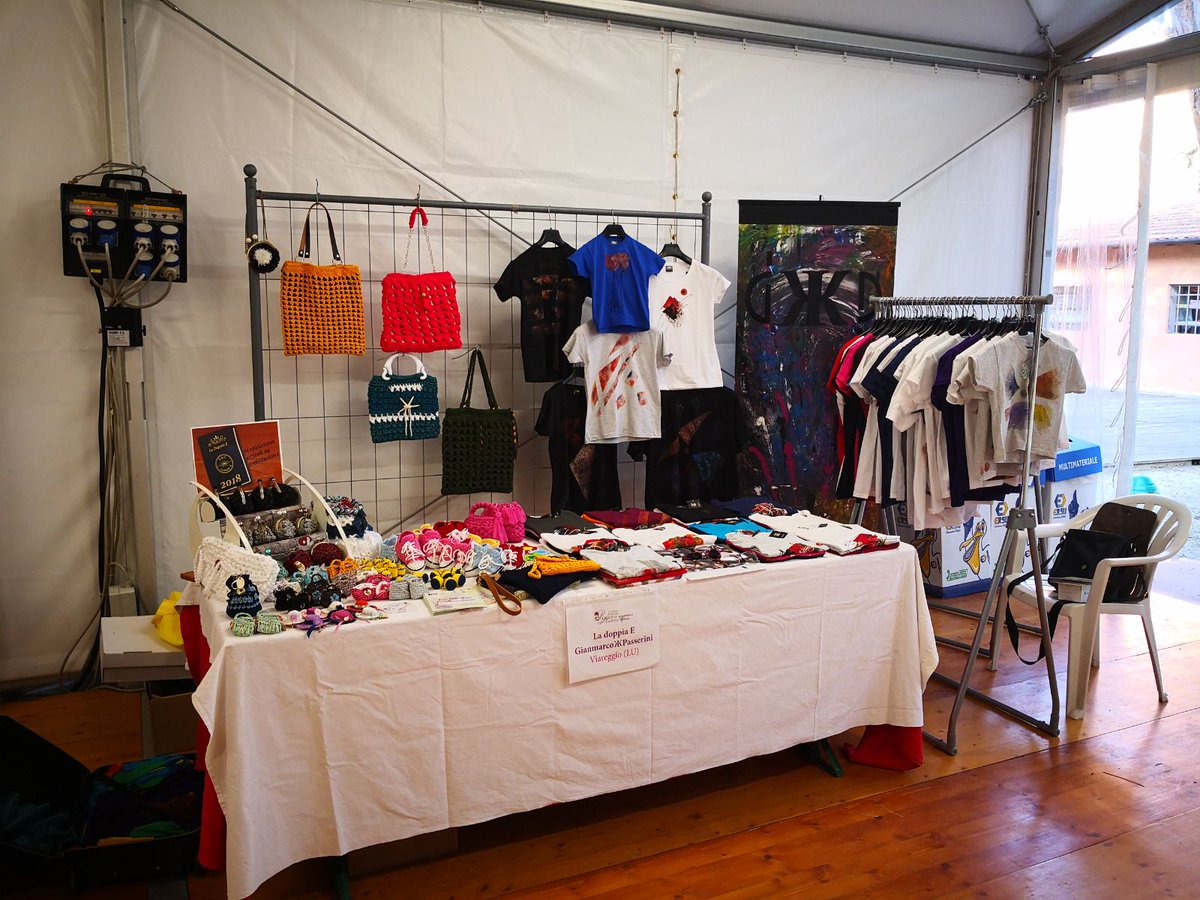 LaDoppiaE's tweet photo. Il nostro stand #fiera #handmade https://t.co/9y6W7byQJu