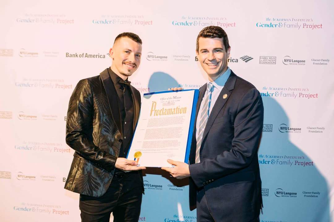 genderandfamily's tweet photo. Proclamation of @genderandfamily Project Day with @JeanMalpas and @MTMcMorrow of @NYCMayorsOffice! So honored! ⭐⭐⭐⭐⭐

📸 @emilcohen 

#AcceptanceisProtection #ProtectTransKids #1000Genders https://t.co/E7P9tauRqG