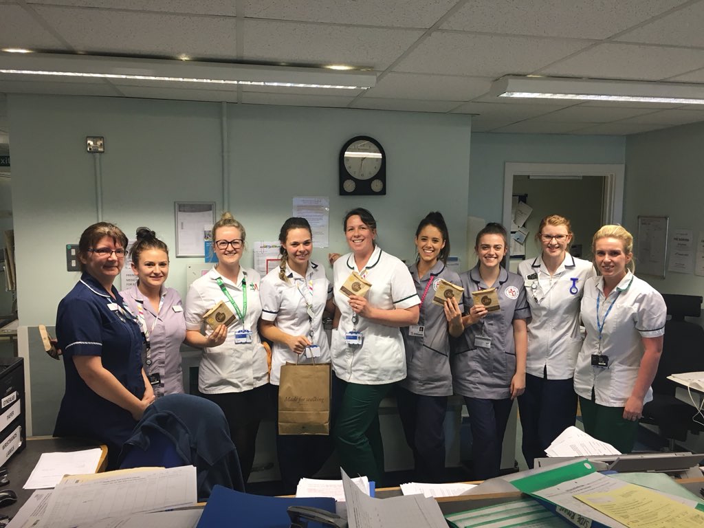 DoubleTreeChest's tweet image. What a lovely group at Ward 34 at @TheCountessNHS! Enjoy your cookies ☺️🍪 Who’s next??? #DoubleTreeCookie