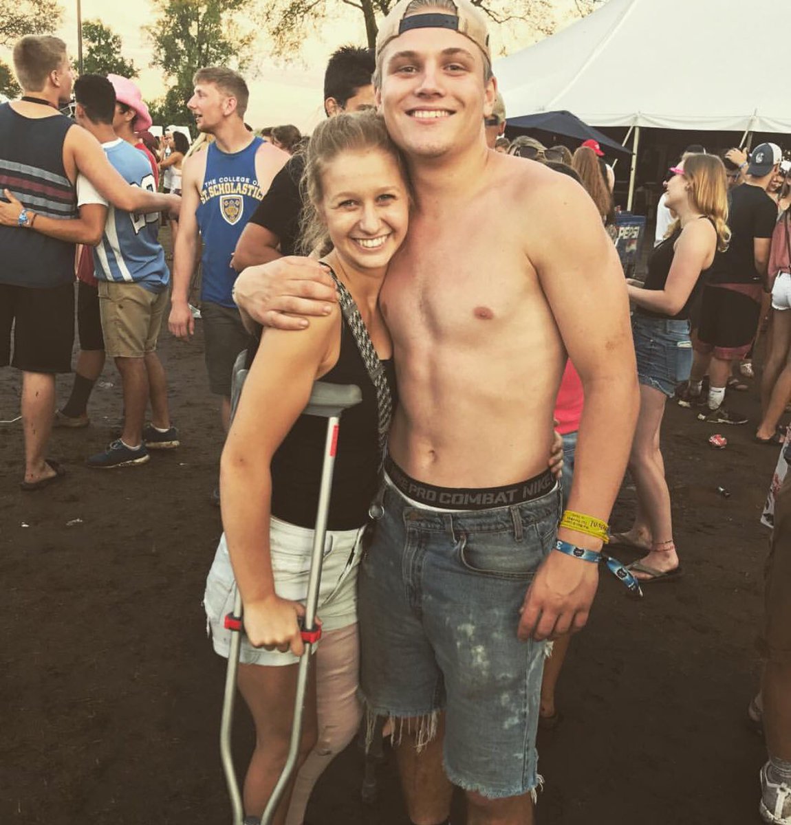 gabrielle_dahl's tweet photo. Happy bday Sam;) thanks for liking me more than @grace_gobler does❤️hope your day is filled with sour cream and onion pringles https://t.co/Dg4Aj4nCJc