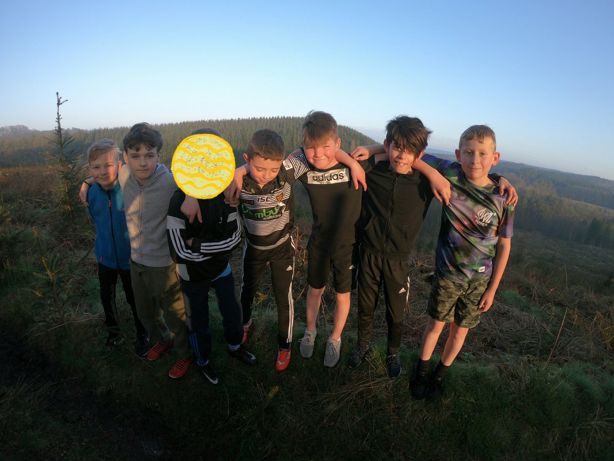 Mr Scott took a group of early-risers out on a 4k trail run to burn off some energy - of course 10 minutes later they were re-energised and full of beans again! #peatrigg #trailrunning