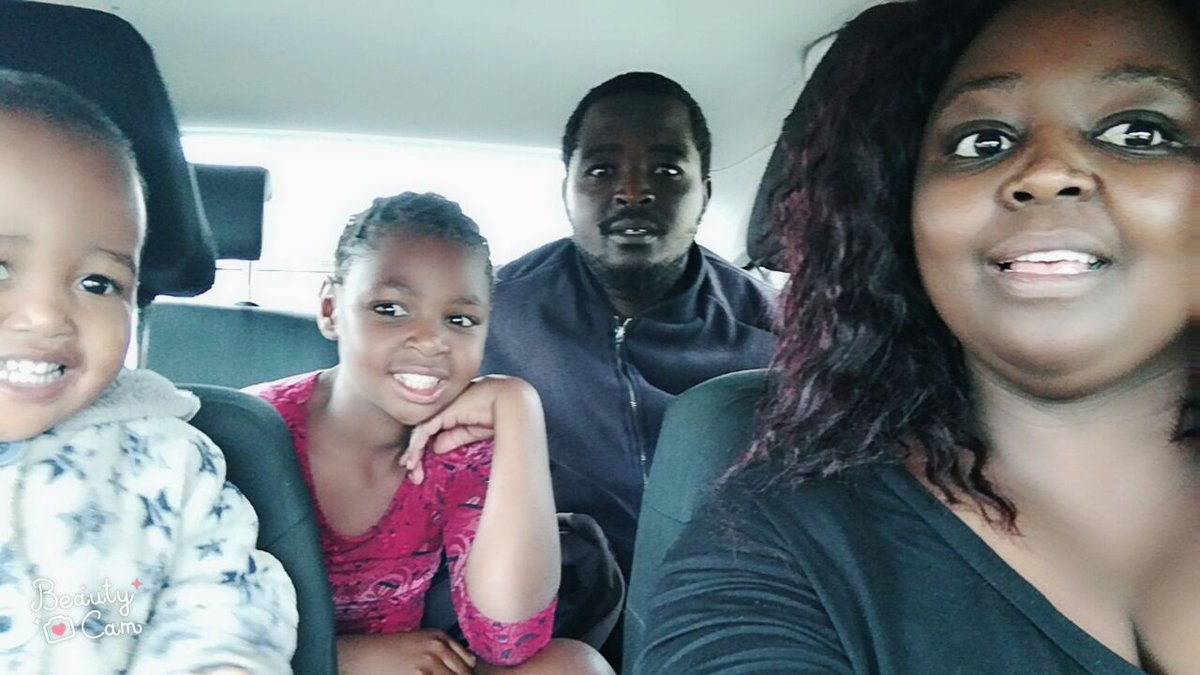 RealYoungBread's tweet photo. Lol family https://t.co/rmOVQ4FiWV