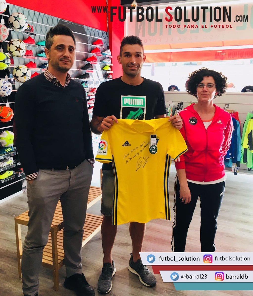 Futbol_Solution's tweet photo. Uoooooo! 😮😮
Mirad quién se ha pasado por nuestra tienda.... Nada más y nada menos que el jugador del @Cadiz_CF @barral23 😬😬😬
¡Estad atentos a nuestras redes sociales este Lunes si queréis saber que estamos tramado! 😉🤙
#davidbarral #cadizcf #futbolsolution #barral #futbol https://t.co/BzgAd19yqk