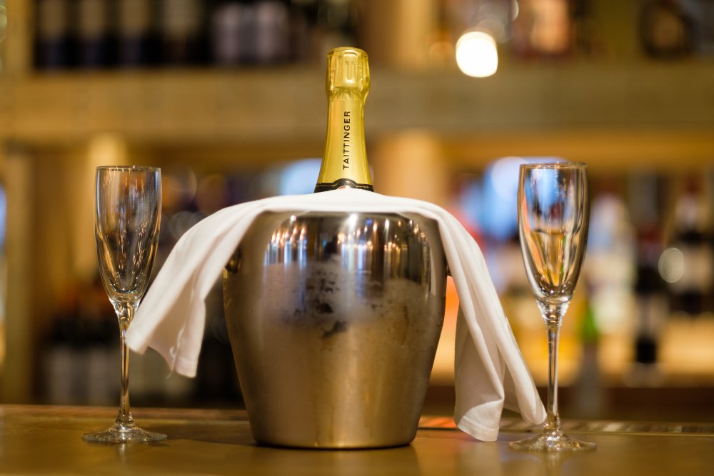 The sun is out and we're feeling generous! We're giving away a #FREE bottle of prosecco for you and your friends to enjoy on our terrace TODAY! Just RT this before 4pm to be in with a chance to win! #kingston #kingstonuponthames #FridayFeeling #FridayFreebies