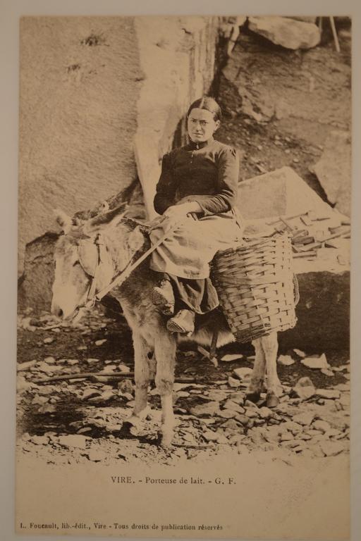 [ MUSEUMWEEK ] 
Il fallait bien le traire puis le transporter le fameux #lait de #Normandie! Ou serait-ce plutôt du #beurre dans ce panier? Carte postale #collections <a href="/MuseedeVire/">Musée de Vire</a>. CC @PijEpndeVire bit.ly/2K2uuhh #womenMW