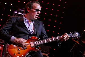 TicketGallery's tweet photo. #JoeBonamassa live in #Concert!  Order your tickets and get a 10% discount!  Use code "TGTwitter"!  https://t.co/mH3zYHU9qc is a great source of Joe Bonamassa tickets.
https://t.co/bp2VluRte9 https://t.co/VuxRxNRKCj