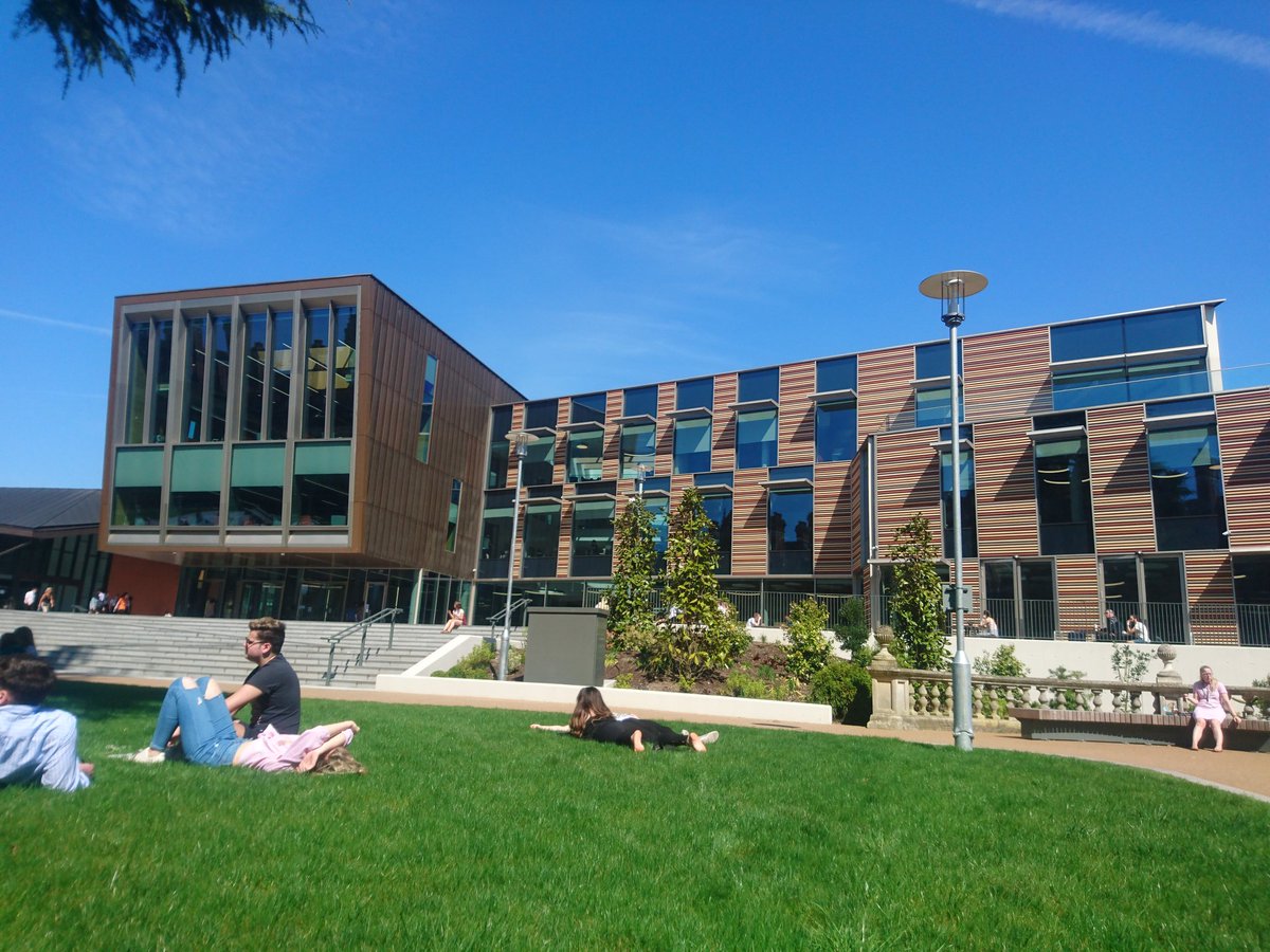 RHUL_Library's tweet photo. A beautiful day on a beautiful campus - the perfect study environment! #StudyInTheSun #RoHoPerks https://t.co/HHnNkUzuWF