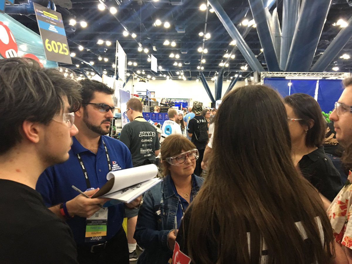 AdroitAndroids's tweet photo. Yesterday we had a lot of company! We were so pleased to be with the judges. Let’s start day 3💪🏻💙 #hopperdivision2018 #omgrobots #morethanrobots #FIRSTLikeAGirl #firstinspires #playforreal #sportsforthemind #firstpowerup #firstpowerup2018 #frc2018 #firstchampionship https://t.co/QJkz3sbYx1