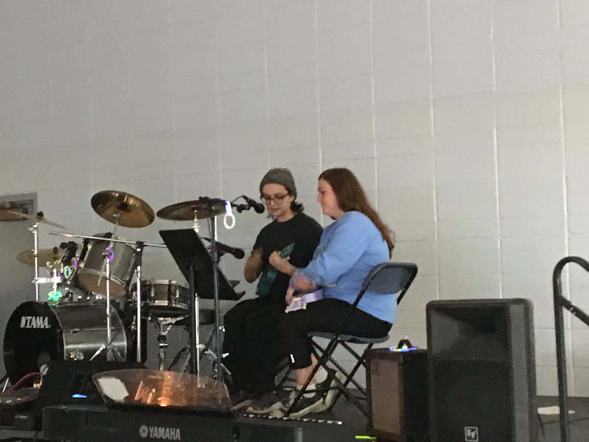 PHS_roundtable's tweet photo. Thanks to everyone who came to our original music showcase last night! Over two hours of amazing music! A special thanks to those who stepped up to perform. Your creativity, passion, and fearlessness are what Roundtable is all about. https://t.co/sR3WAE8ubu